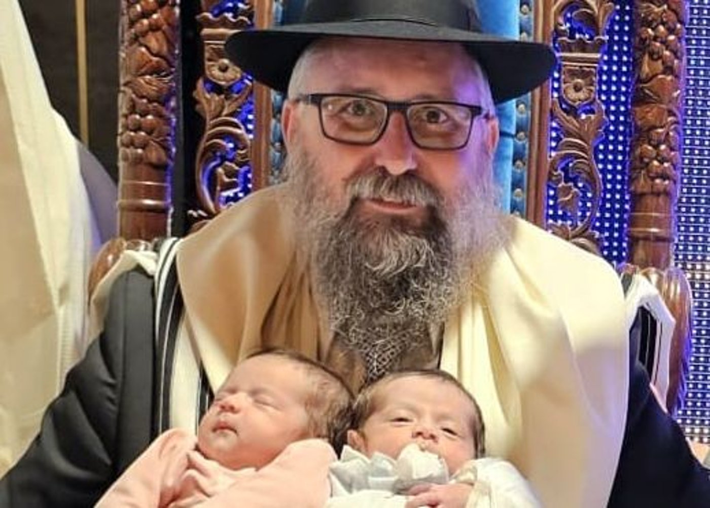 הסיפור המרגש מאחורי הסנדקאות לתאומים במשפחה שכולה