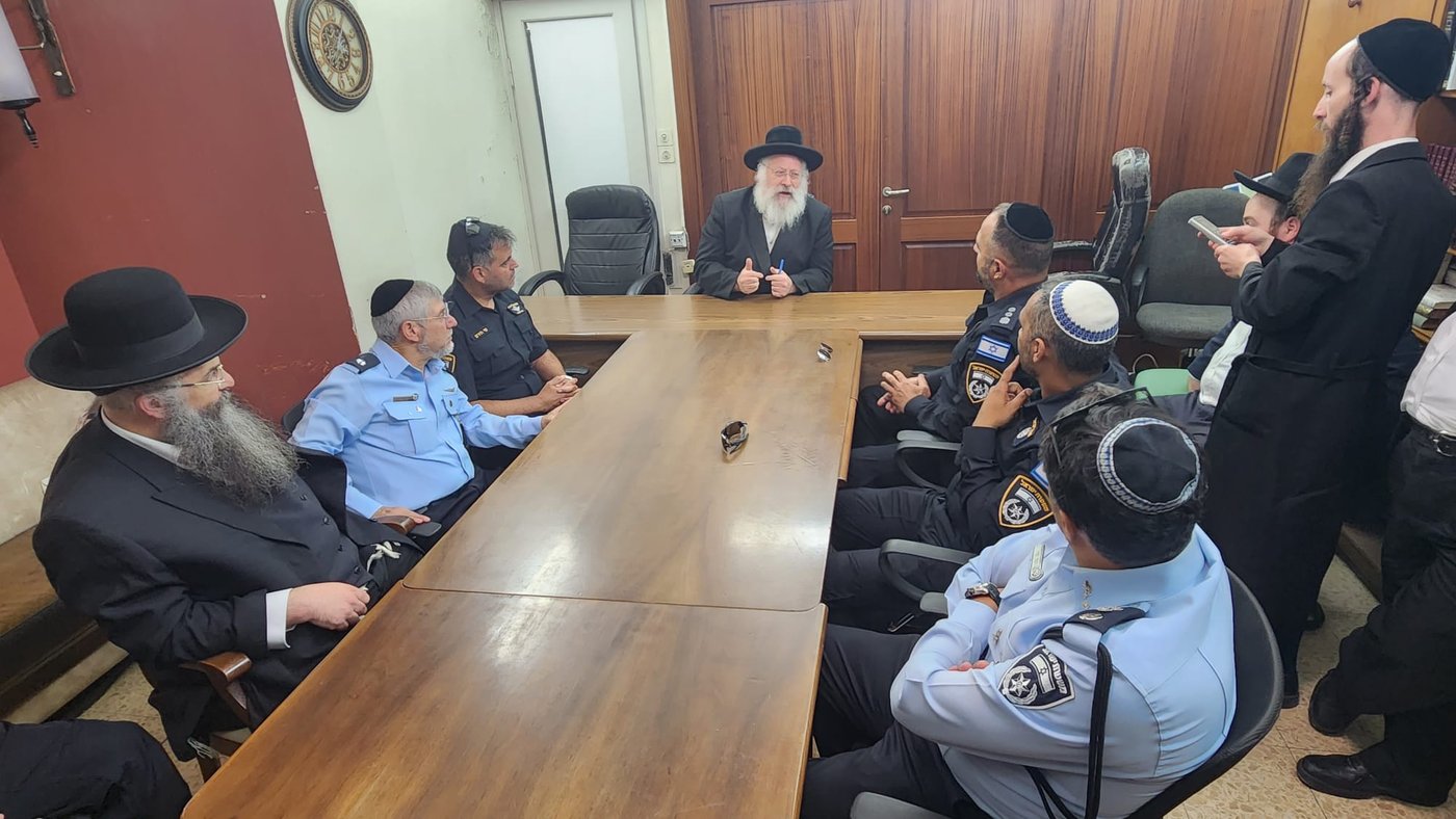 "המחבלים" גירשו את הקצינים הבכירים מהיכל ישיבת פוניבז'