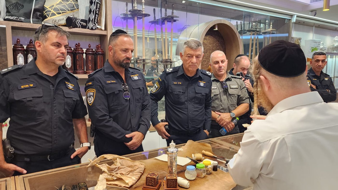 "המחבלים" גירשו את הקצינים הבכירים מהיכל ישיבת פוניבז'