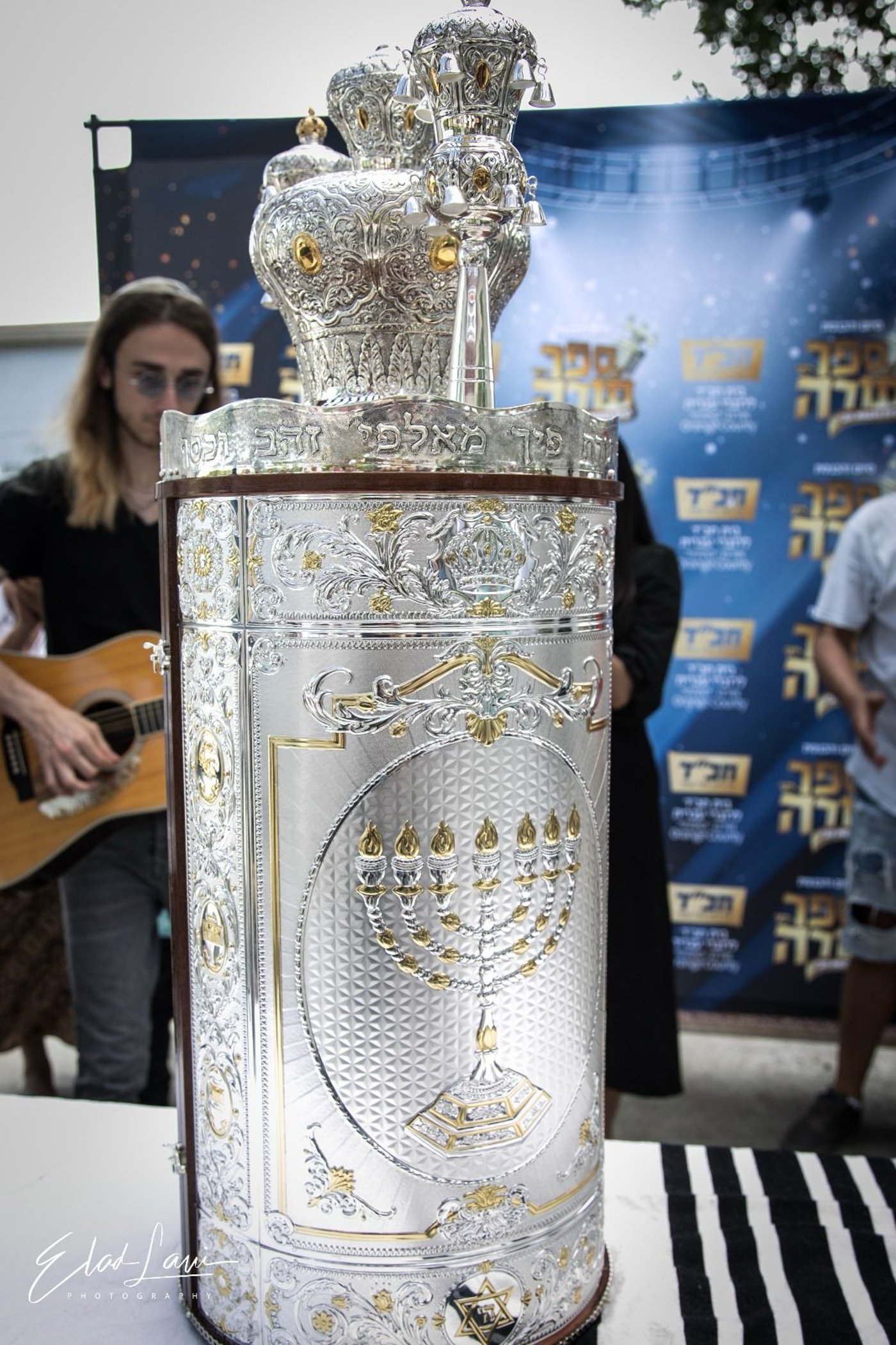 אירוע נדיר: כך נראתה הכנסת ספר תורה בעיר אירווין, קליפורניה | תיעוד