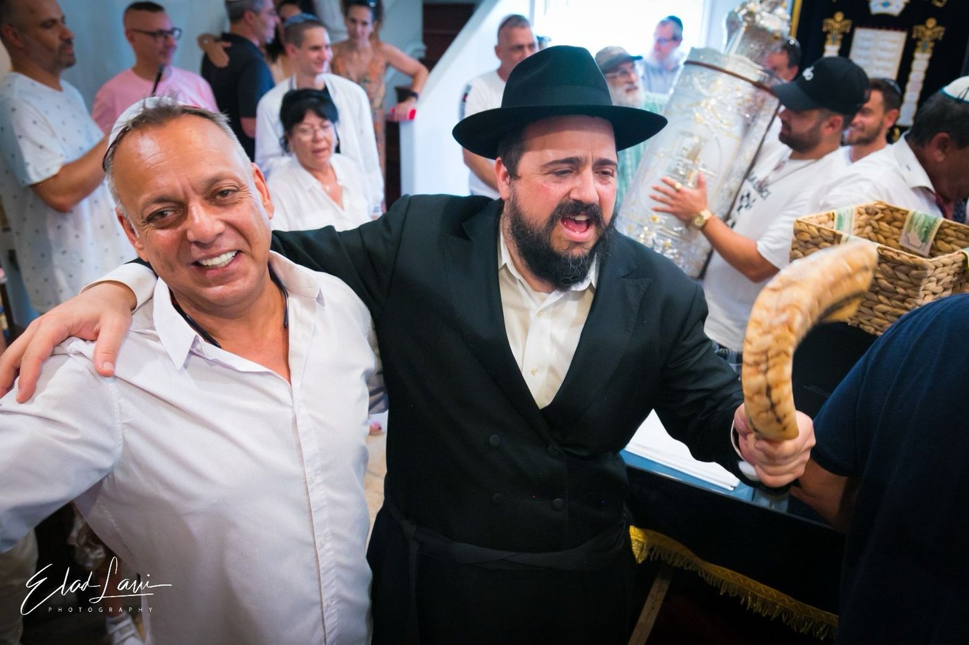 אירוע נדיר: כך נראתה הכנסת ספר תורה בעיר אירווין, קליפורניה | תיעוד