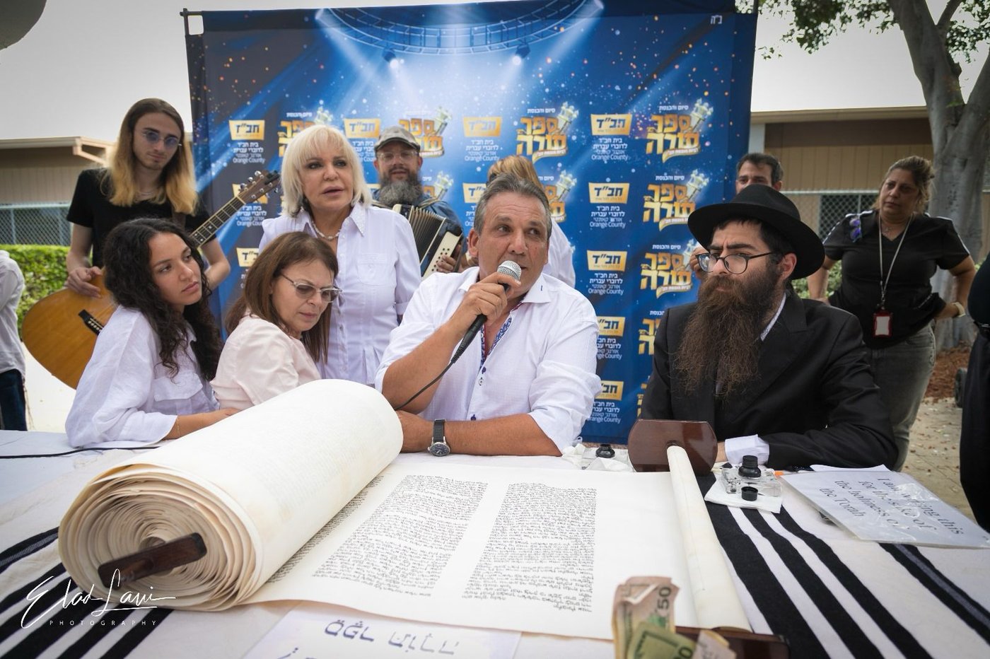 אירוע נדיר: כך נראתה הכנסת ספר תורה בעיר אירווין, קליפורניה | תיעוד