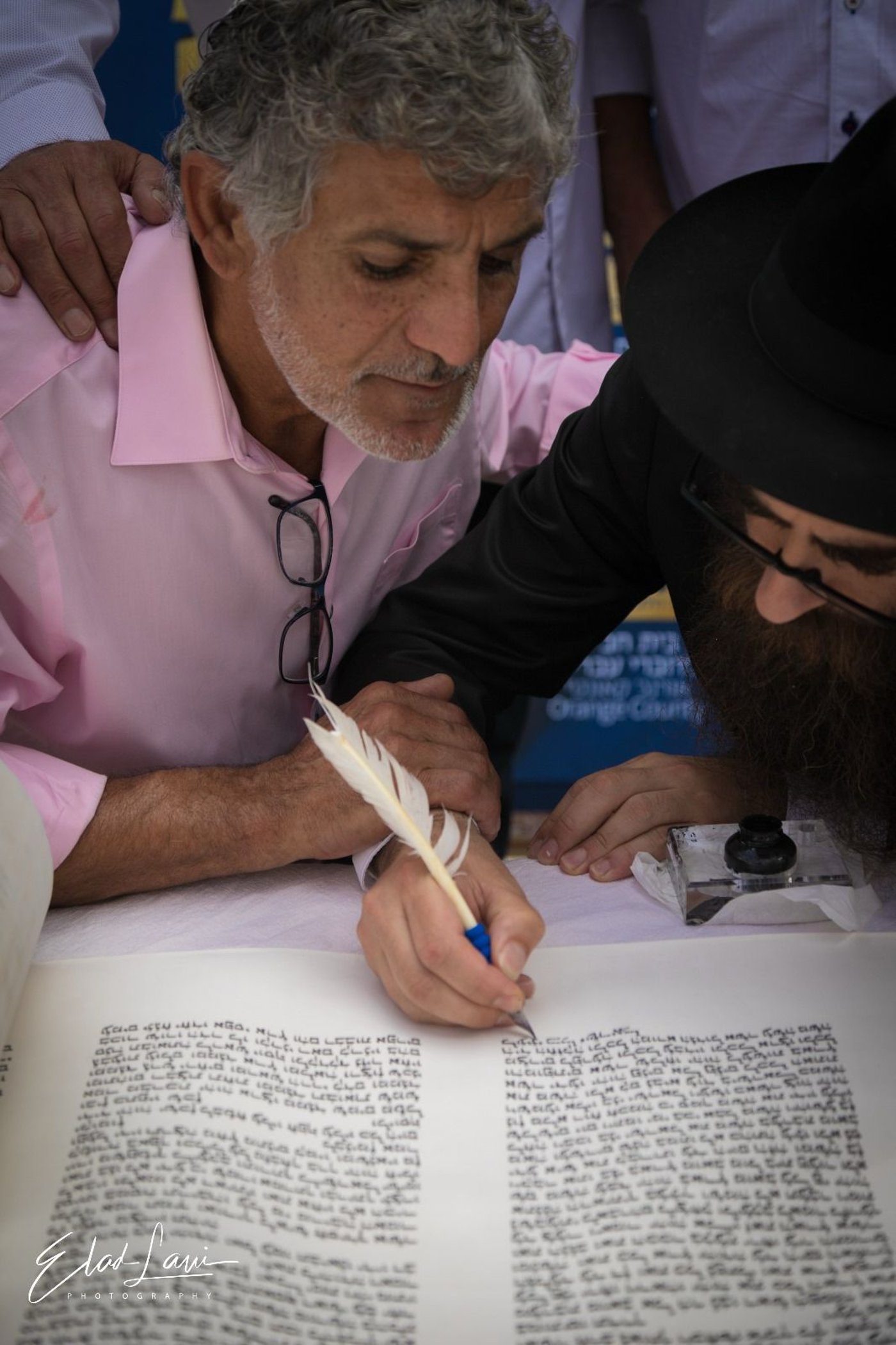 אירוע נדיר: כך נראתה הכנסת ספר תורה בעיר אירווין, קליפורניה | תיעוד