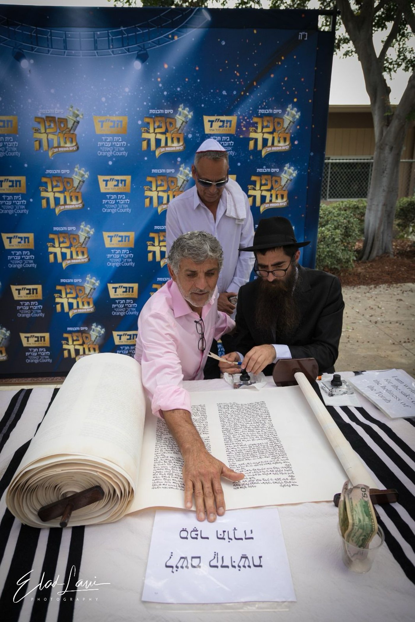 אירוע נדיר: כך נראתה הכנסת ספר תורה בעיר אירווין, קליפורניה | תיעוד