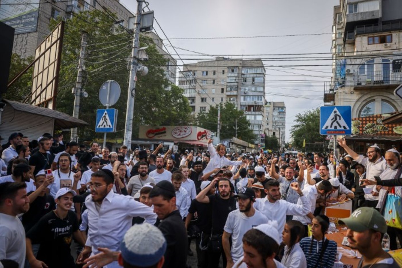 המראות והקולות, הריקודים והתפילות | תיעוד מה'קיבוץ' באומן