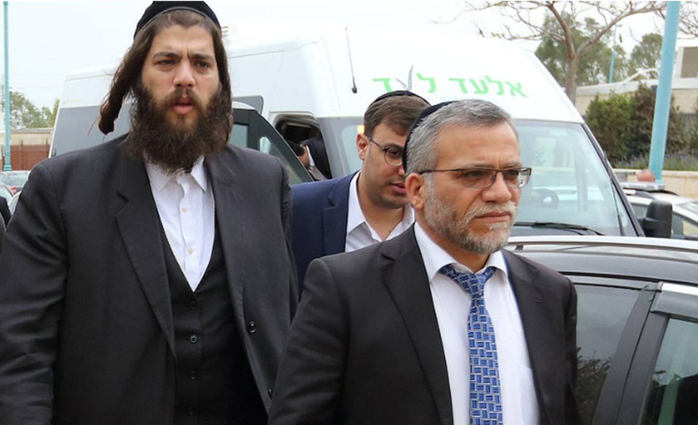 צורי קריספל עם פרוש באלעד