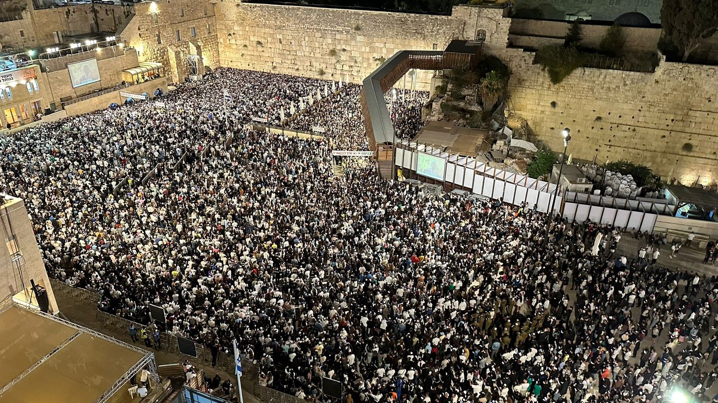 ערב ראש השנה: רבבות השתתפו במעמד הסליחות בכותל המערבי | רַחֵם עָלֵינוּ