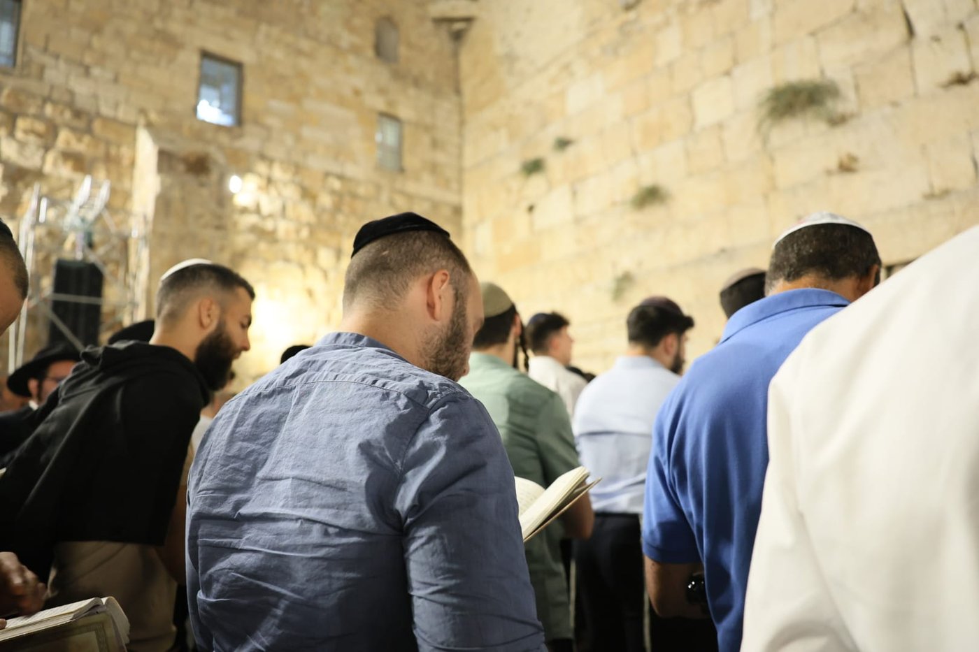 ערב ראש השנה: רבבות השתתפו במעמד הסליחות בכותל המערבי | רַחֵם עָלֵינוּ