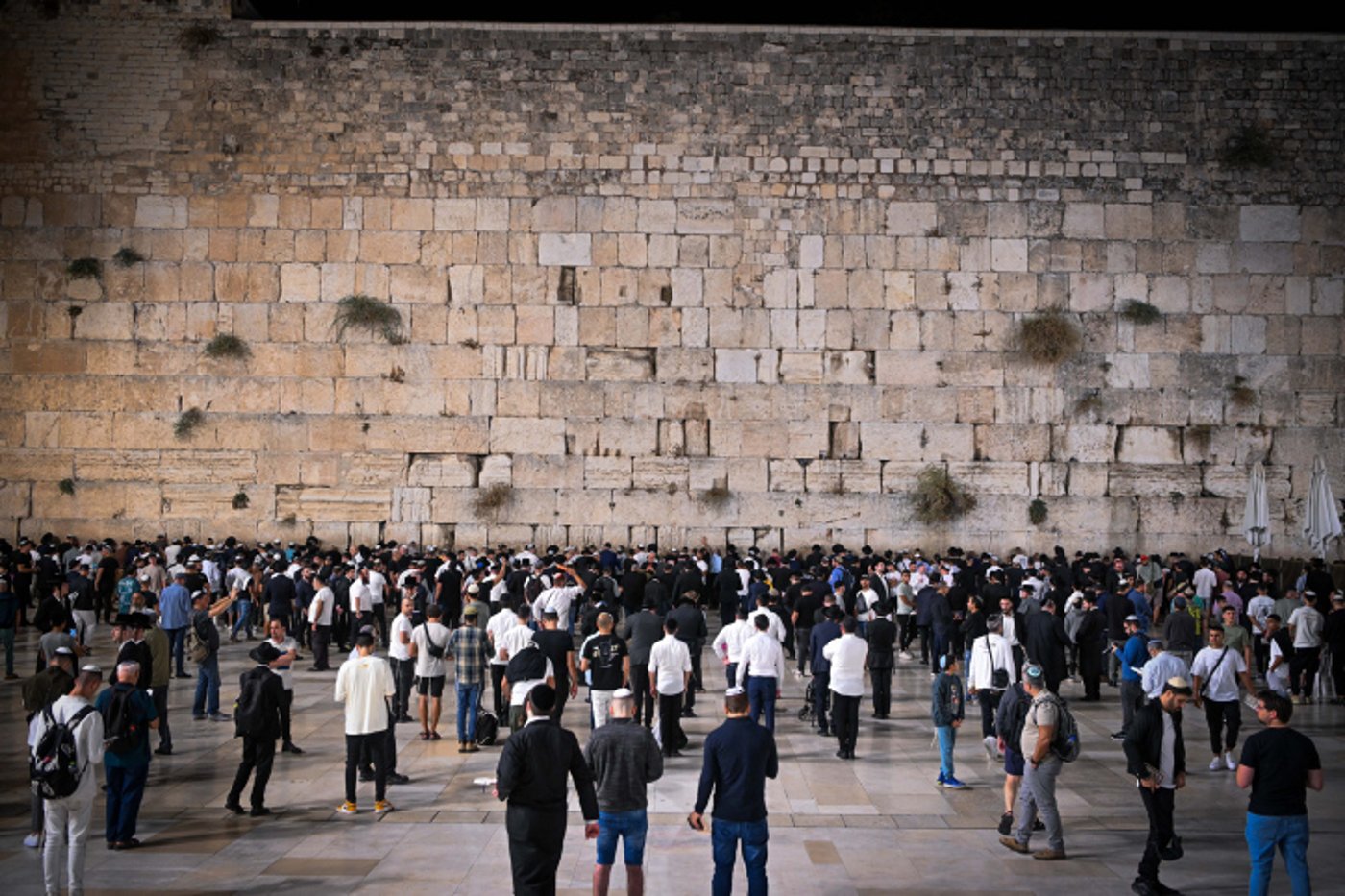 ערב ראש השנה: רבבות השתתפו במעמד הסליחות בכותל המערבי | רַחֵם עָלֵינוּ