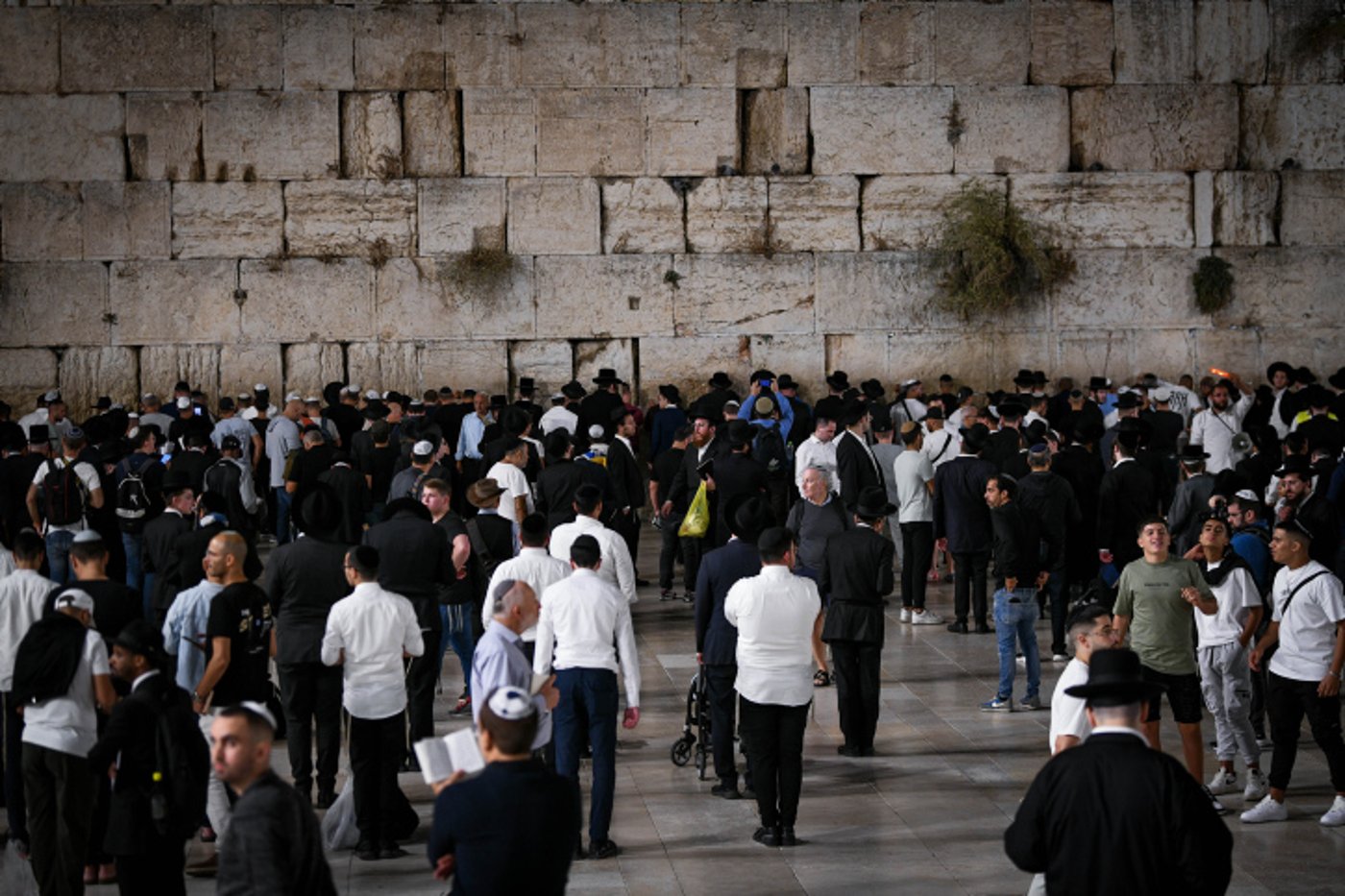 ערב ראש השנה: רבבות השתתפו במעמד הסליחות בכותל המערבי | רַחֵם עָלֵינוּ