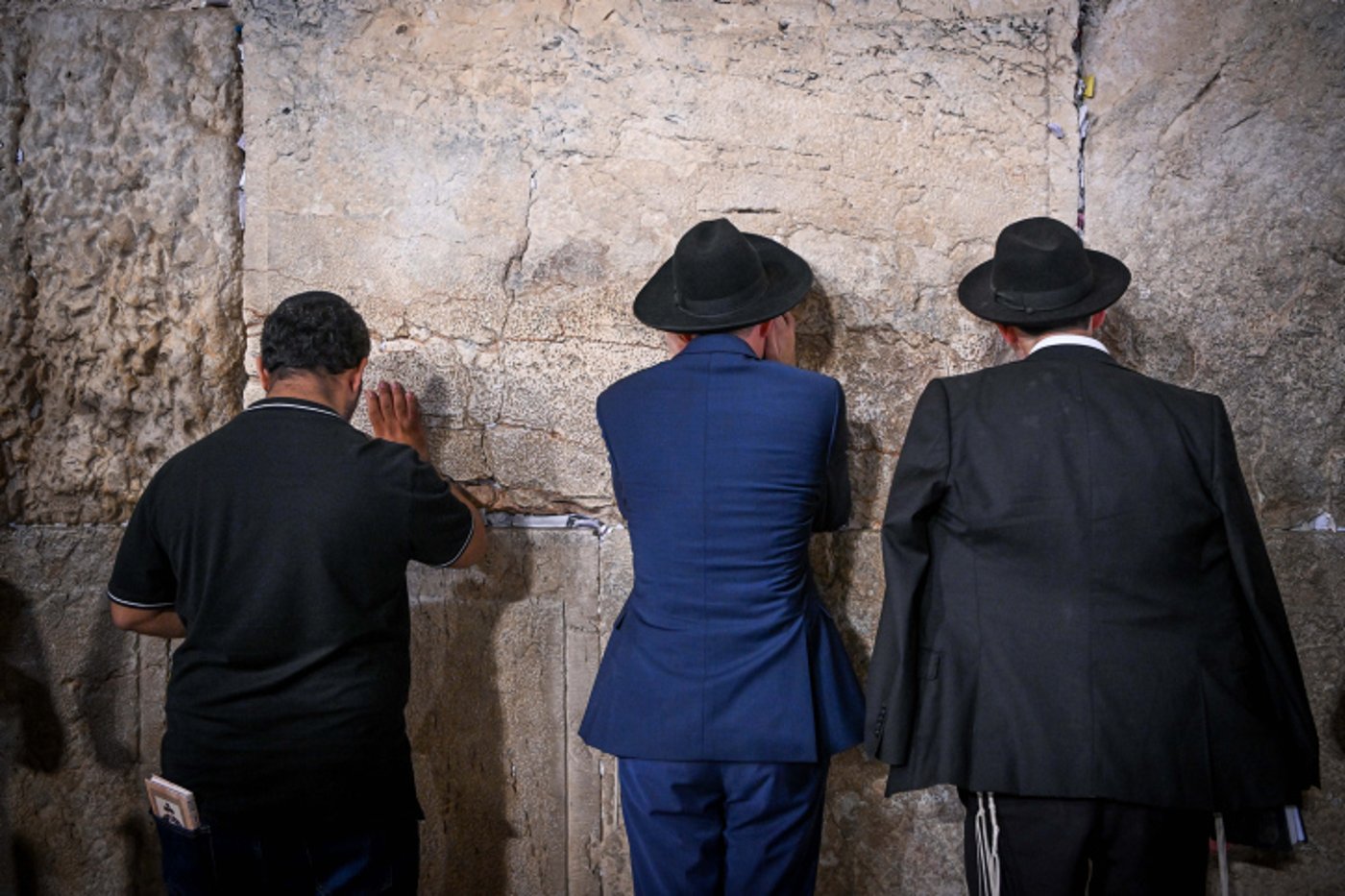 ערב ראש השנה: רבבות השתתפו במעמד הסליחות בכותל המערבי | רַחֵם עָלֵינוּ