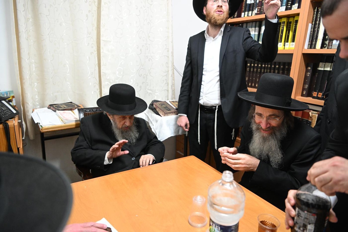 ראש הישיבה הגר"ד לנדו בשיעור ודברי חיזוק בישיבת מיר | תיעוד