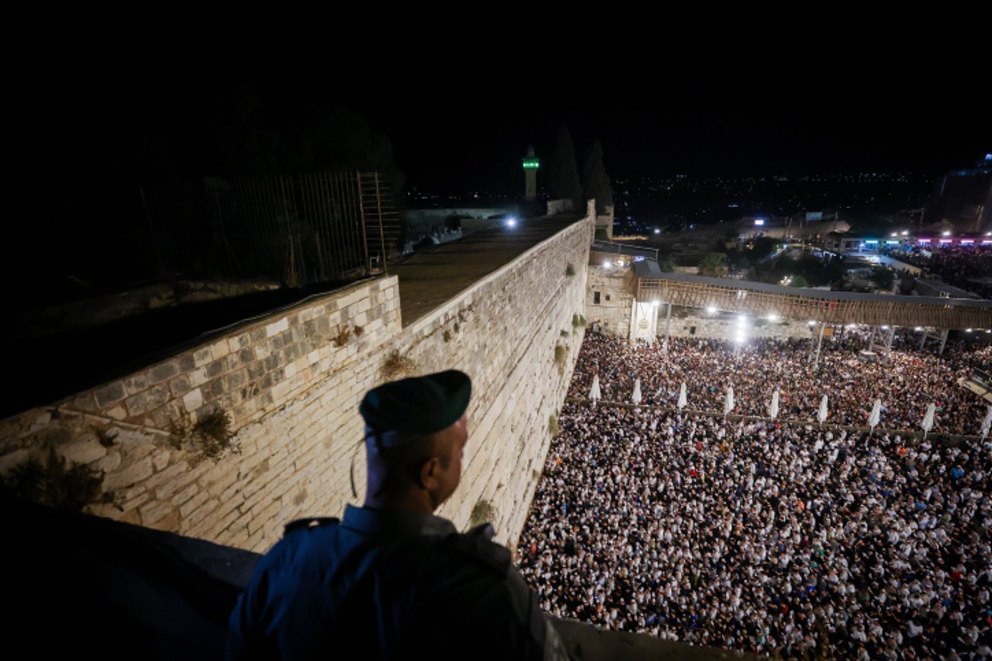 100,000 איש במעמד הסליחות המרכזיות בכותל ערב יום כיפור בראשות הרבנים הראשיים