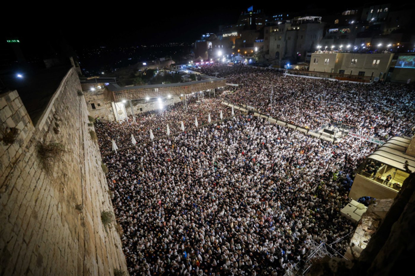 100,000 איש במעמד הסליחות המרכזיות בכותל ערב יום כיפור בראשות הרבנים הראשיים
