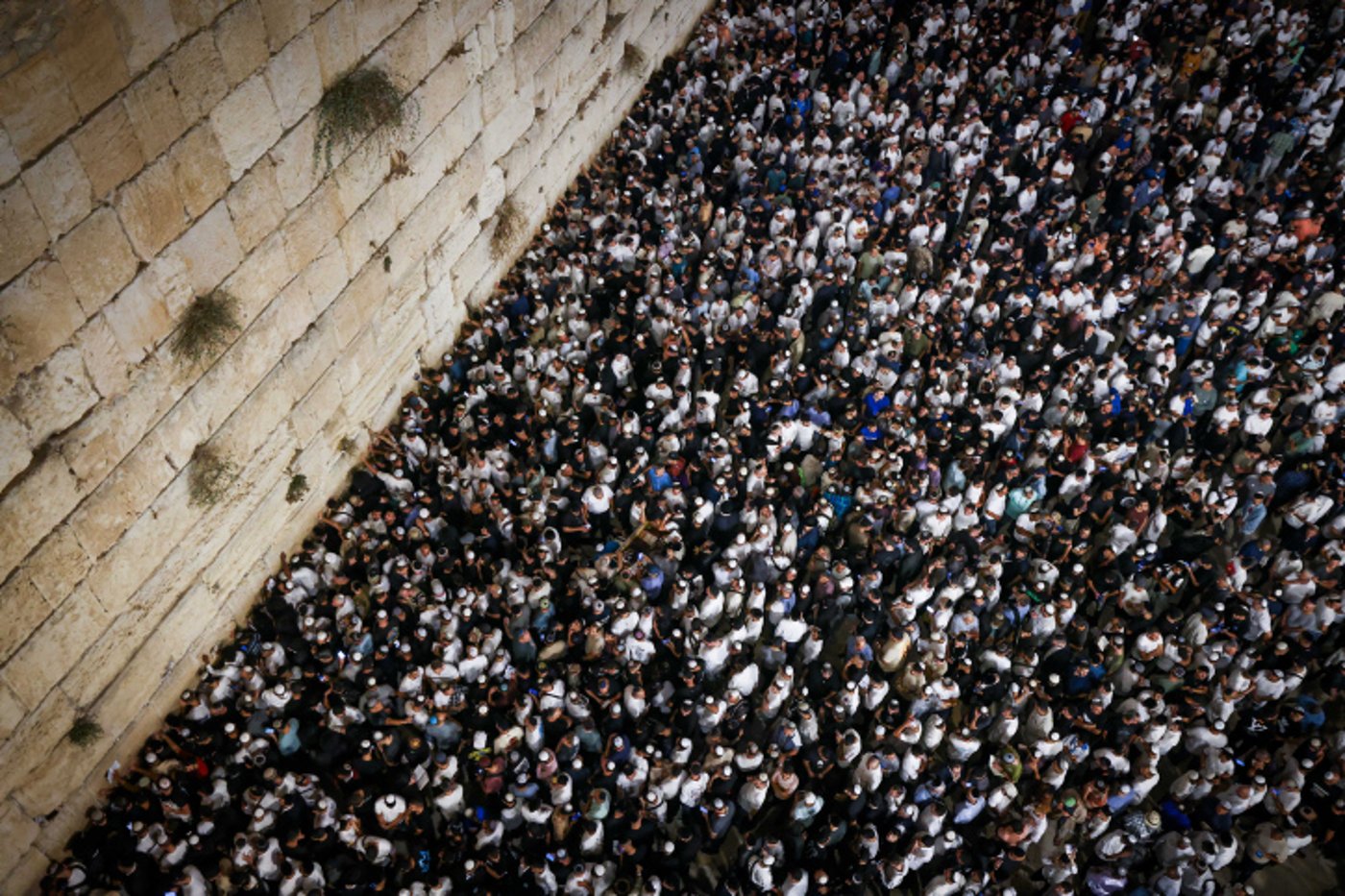100,000 איש במעמד הסליחות המרכזיות בכותל ערב יום כיפור בראשות הרבנים הראשיים