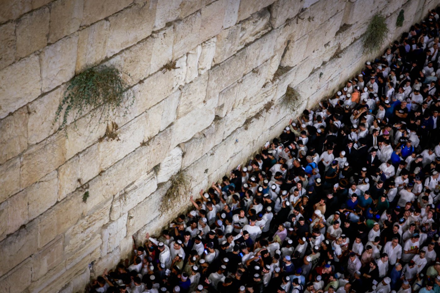 100,000 איש במעמד הסליחות המרכזיות בכותל ערב יום כיפור בראשות הרבנים הראשיים