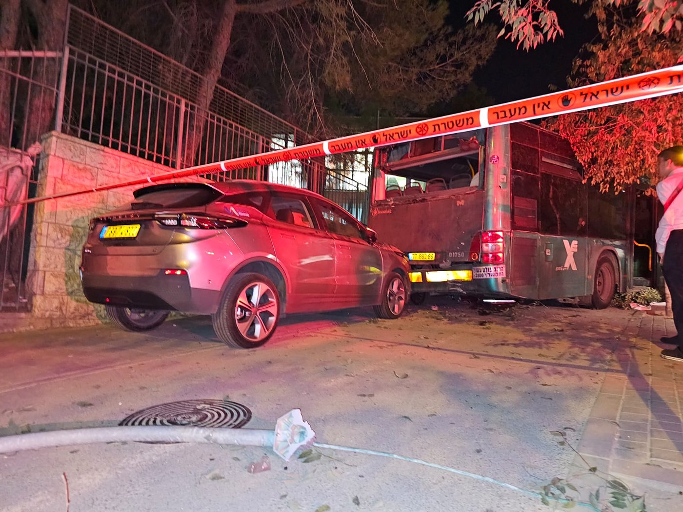 נס בירושלים: אוטובוס התדרדר סמוך לישיבה, ילדים נפגעו קל