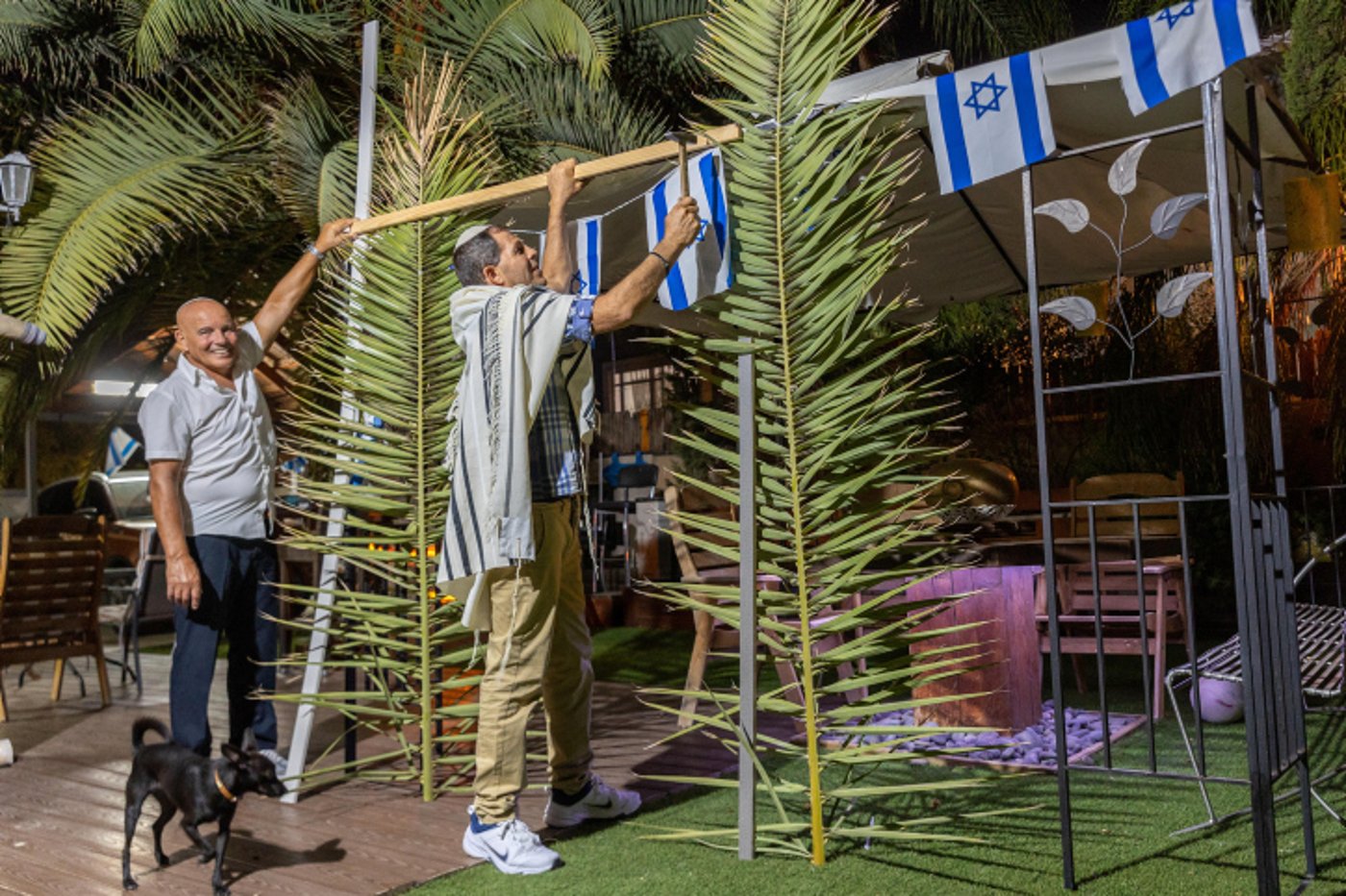 בונים סוכה, אמש במושב ישרש