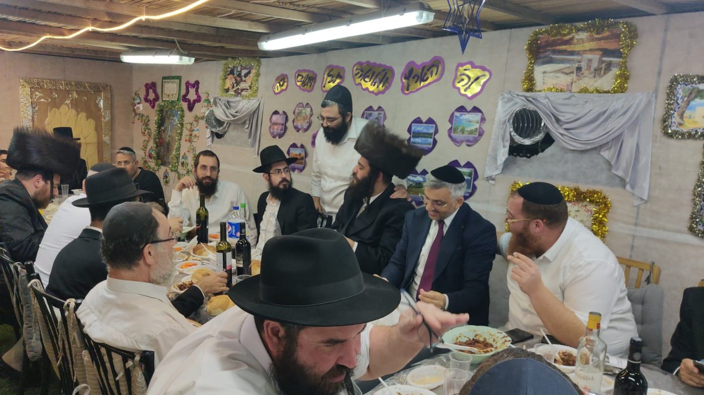 ההתוועדות בסוכת משפחת אהרן, אמש