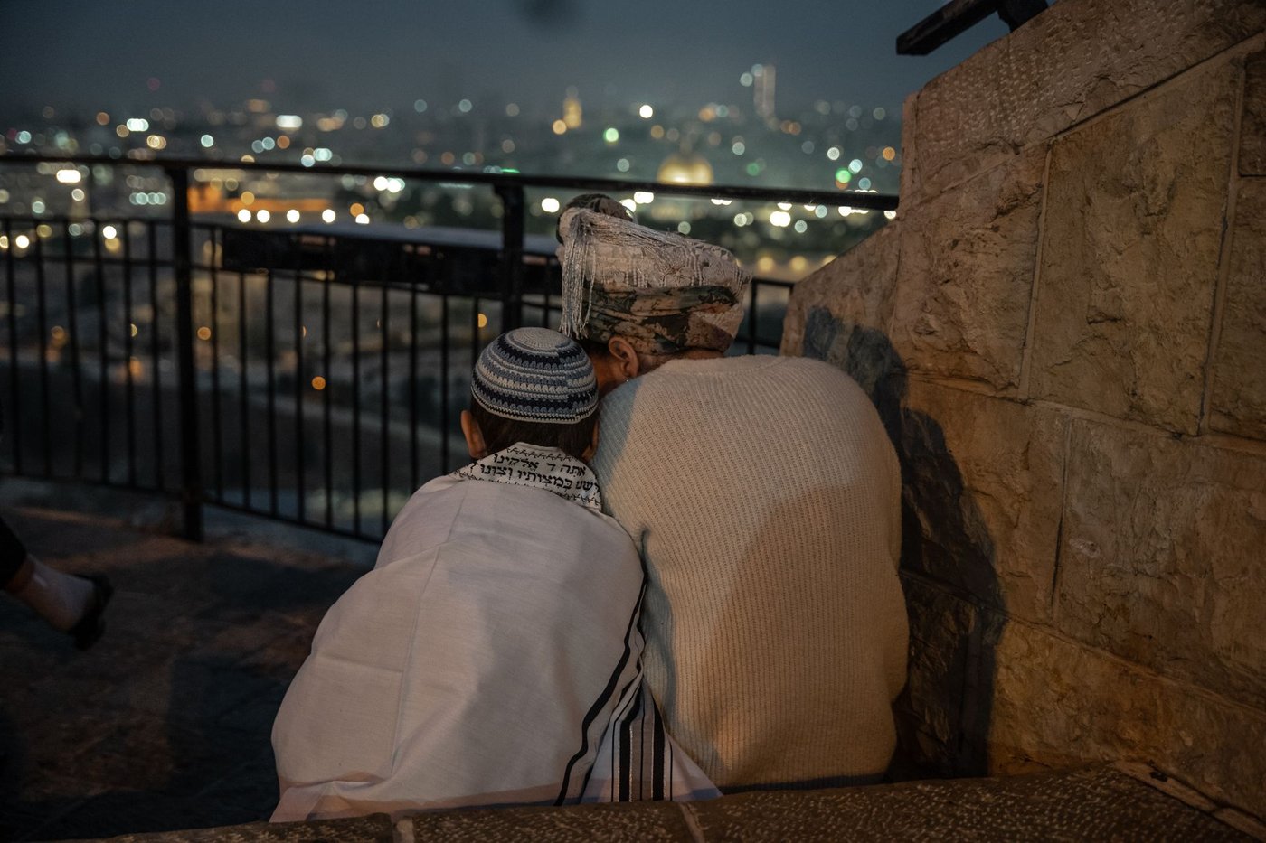 אחרי הלימוד הלילי: תפילת הושענא רבה במרומי הר הזיתים