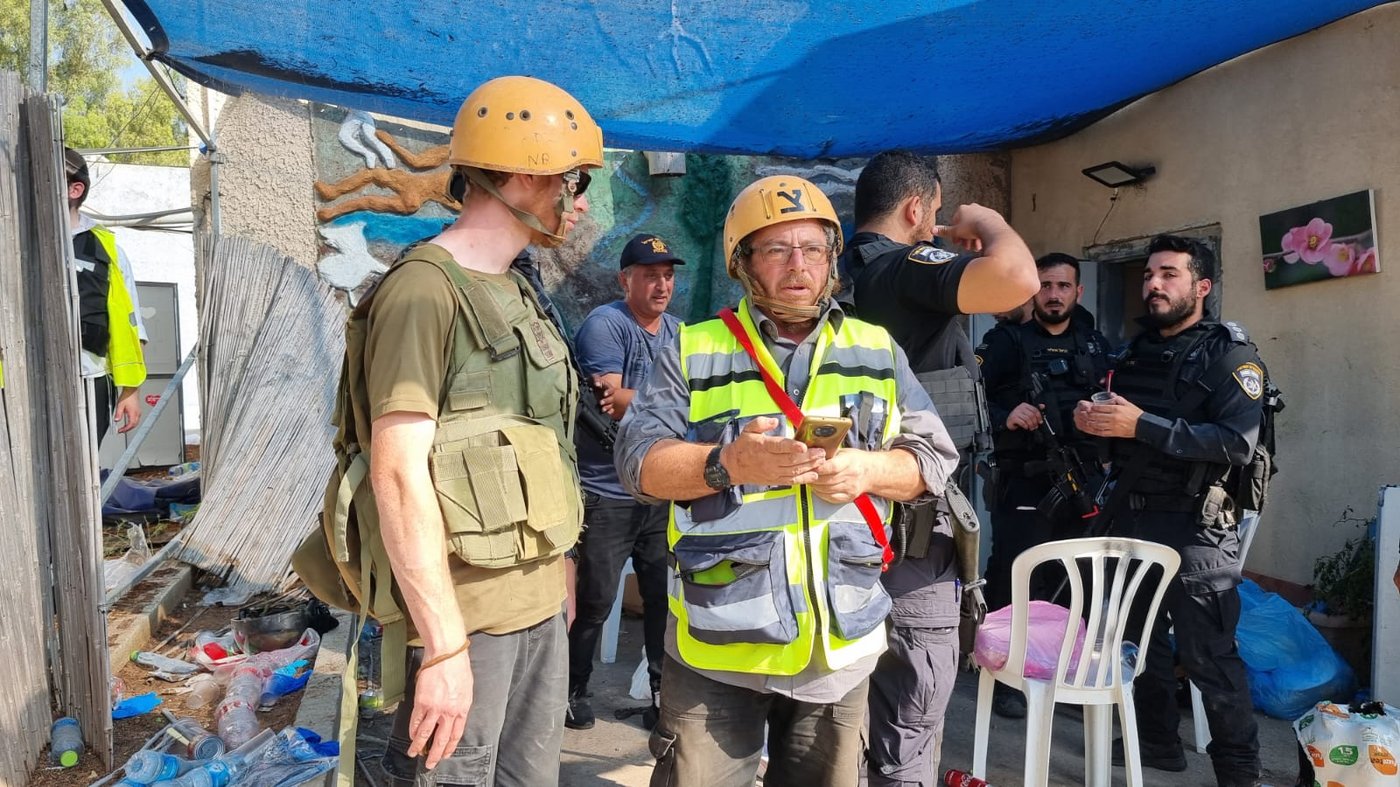 יחידת הכלבנים של המשטרה פועלת ומסייעת ביישובי עוטף עזה להרגעת התושבים