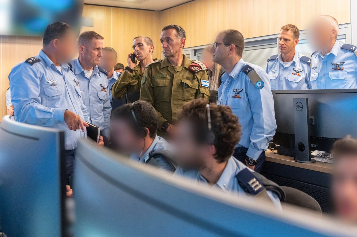 הרמטכ"ל בבור חיל האוויר במהלך תקיפות בג׳באליה