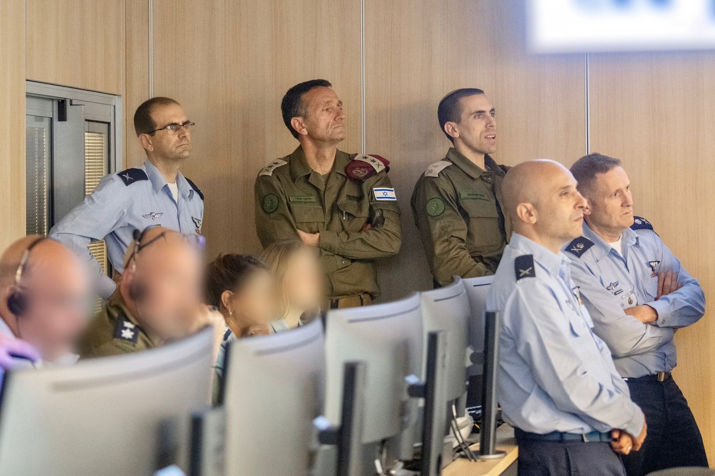 הרמטכ"ל בבור חיל האוויר במהלך תקיפות בג׳באליה