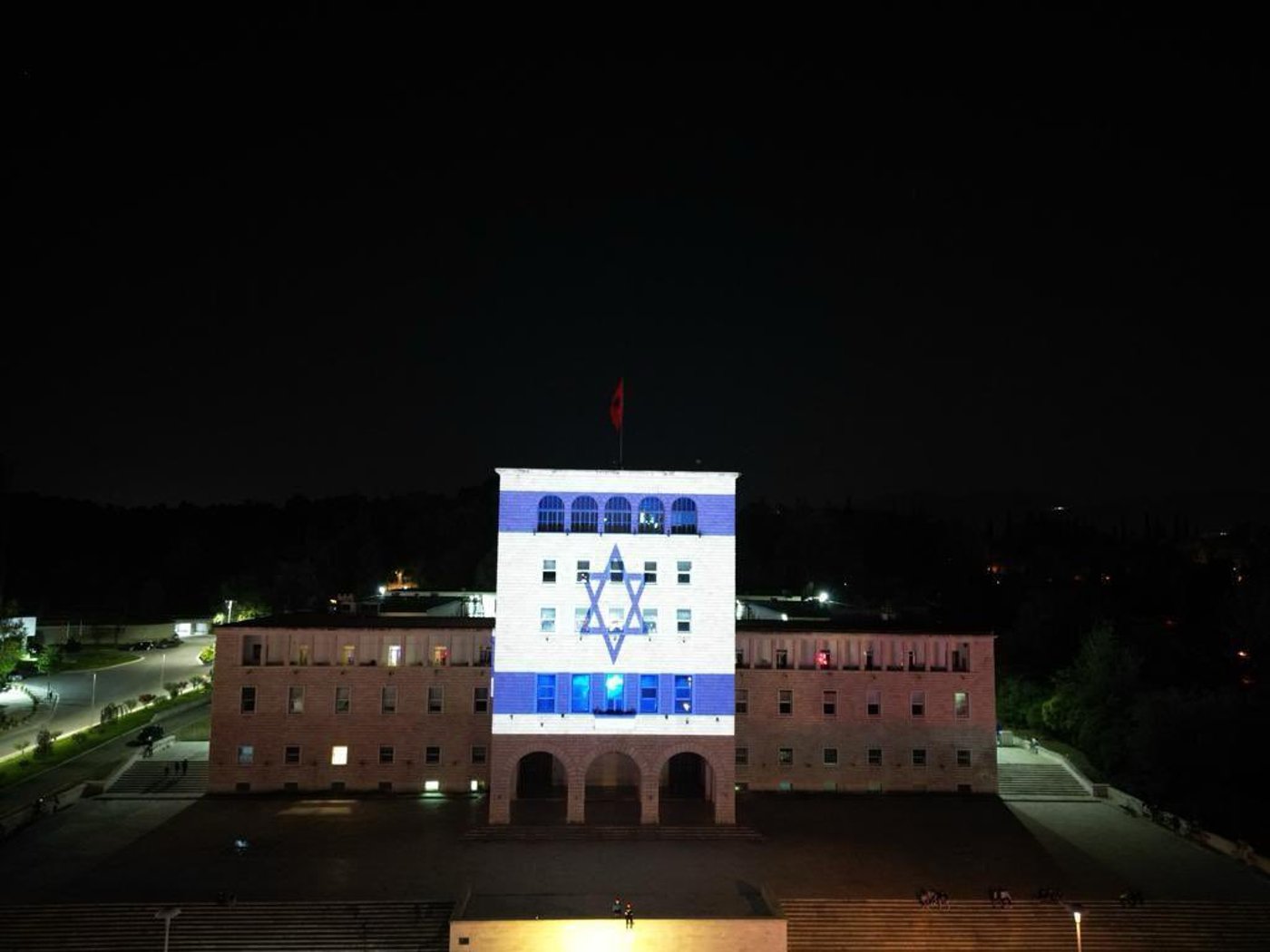 העולם לצידנו: מפגן תמיכה חסר תקדים בישראל | גלריה