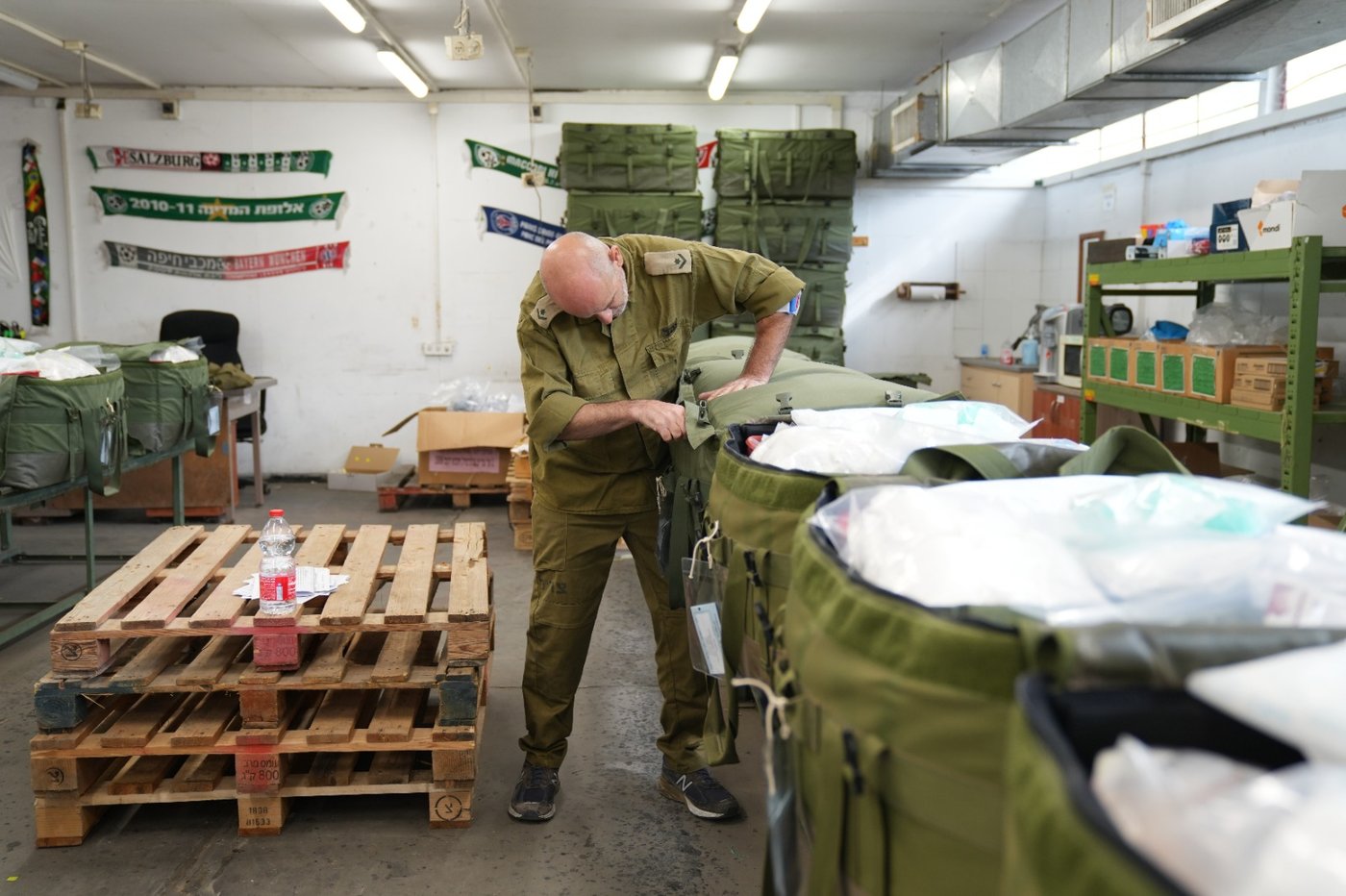 3 מיליון כדורים, 4300 אוטובוסים | צה"ל: "כלל הציוד הדרוש קיים בצבא" | צפו 