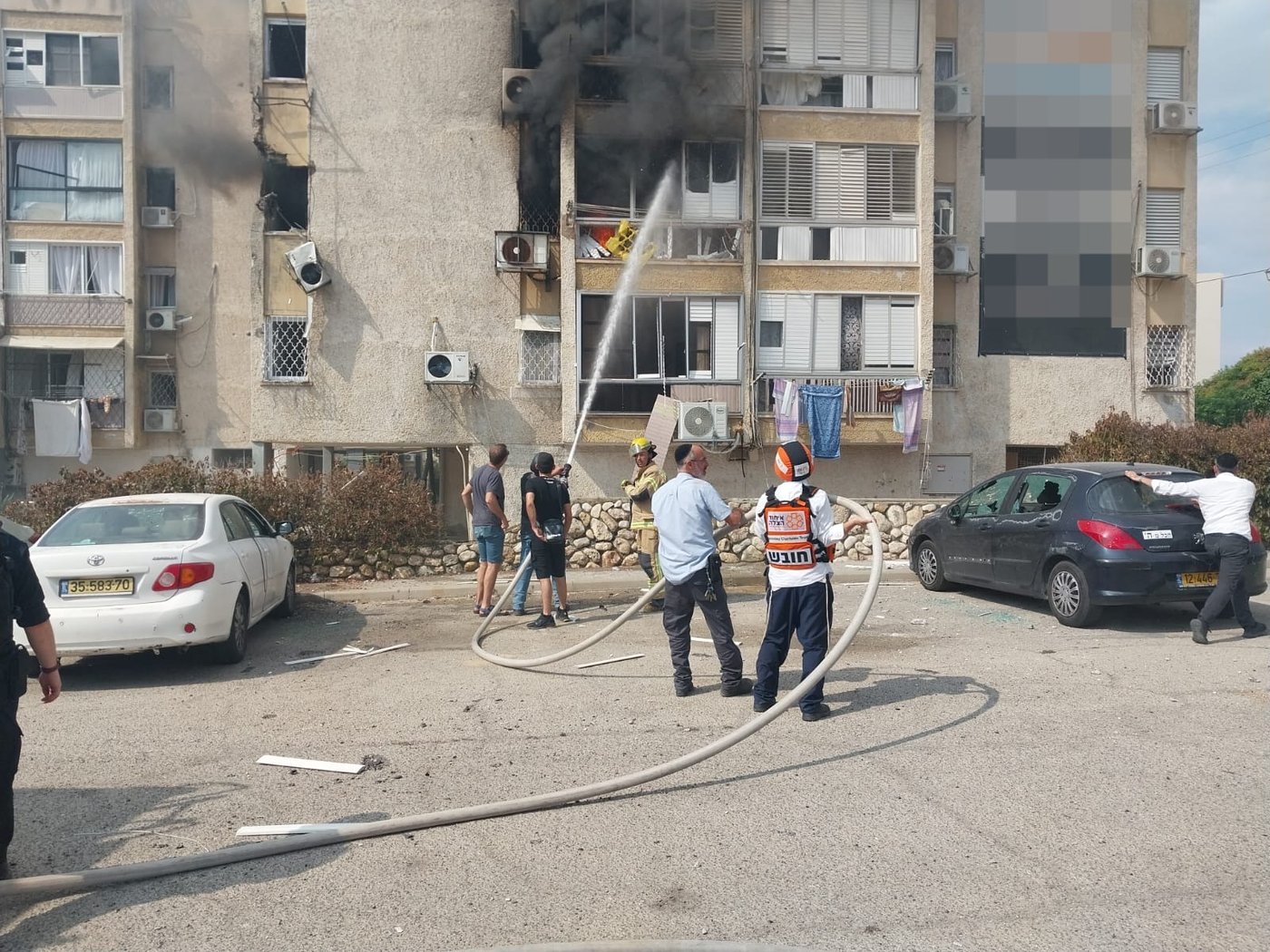 פגיעת רקטה לפני מספר דקות במבנה מגורים באשקלון