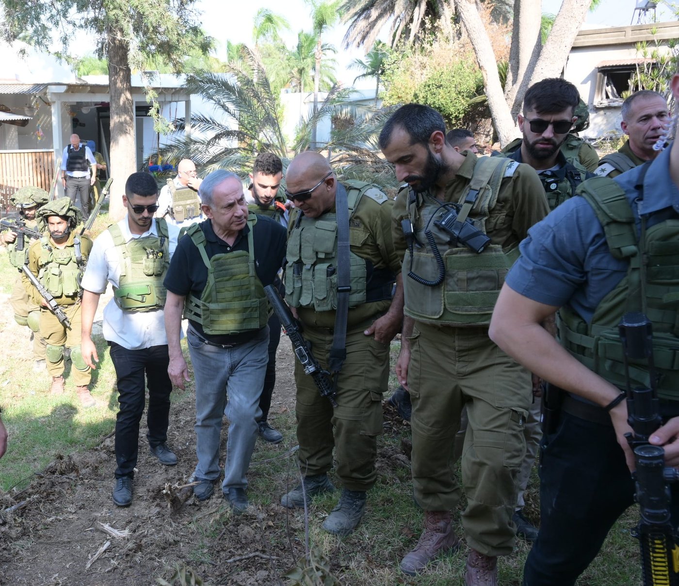 רה"מ נתניהו ביקר בקיבוץ בארי: "אנחנו נחסל את החמאס"