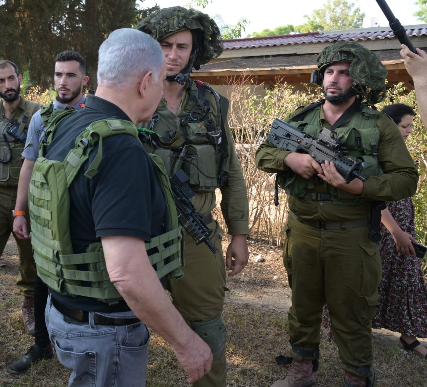 רה"מ נתניהו ביקר בקיבוץ בארי: "אנחנו נחסל את החמאס"