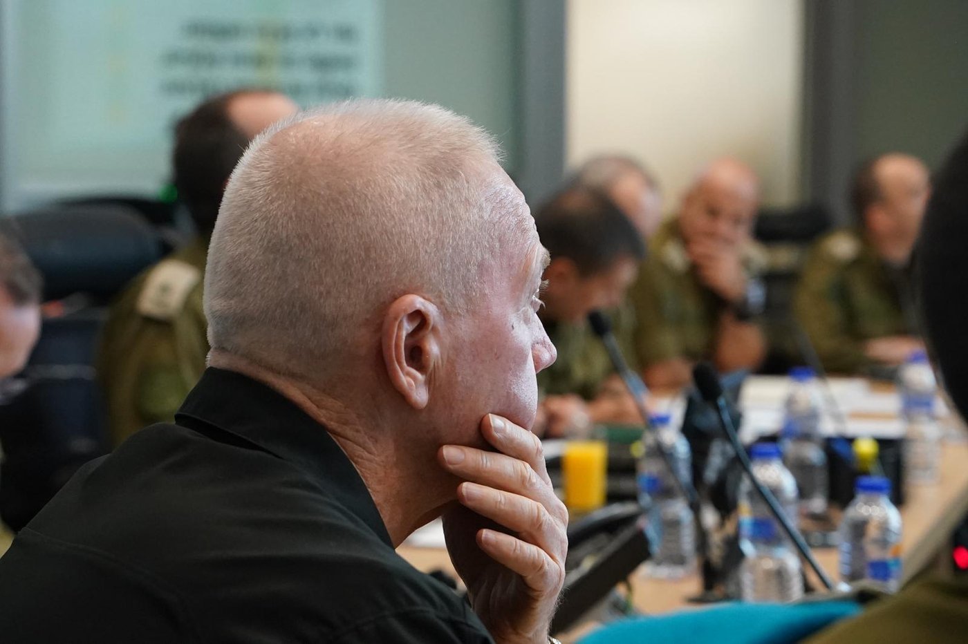 שר הביטחון, לפני שעה קלה