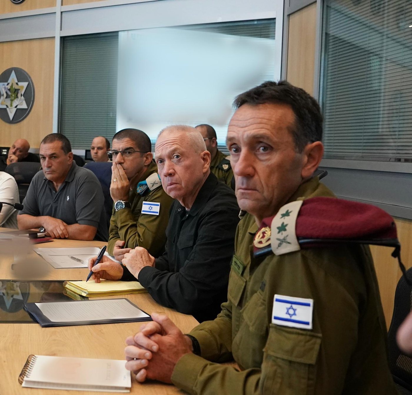 שר הביטחון, לפני שעה קלה