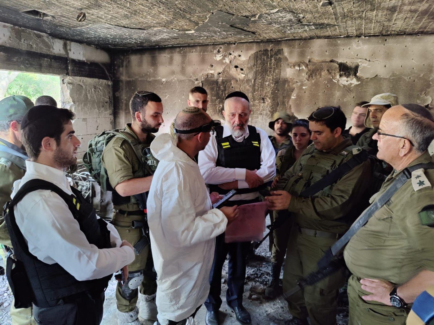 דרעי סייר בבארי והזדעזע: "נחשפתי לזוועות ולנאציזם"