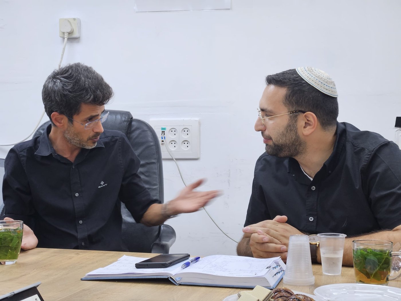 וסרלאוף עם ראש עיריית קרית שמונה