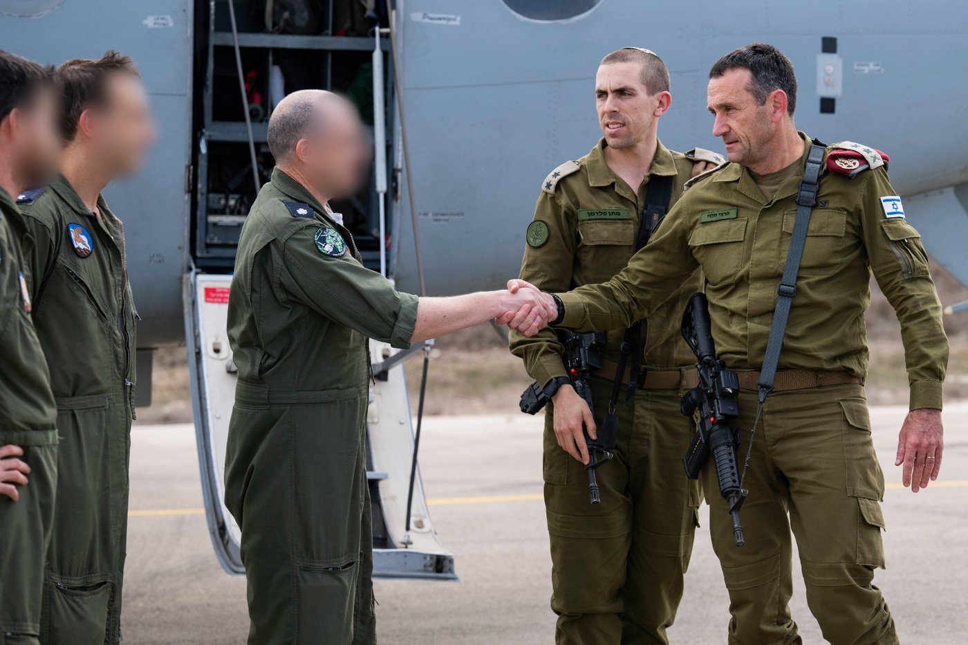 הרמטכ"ל עולה על הטיסה