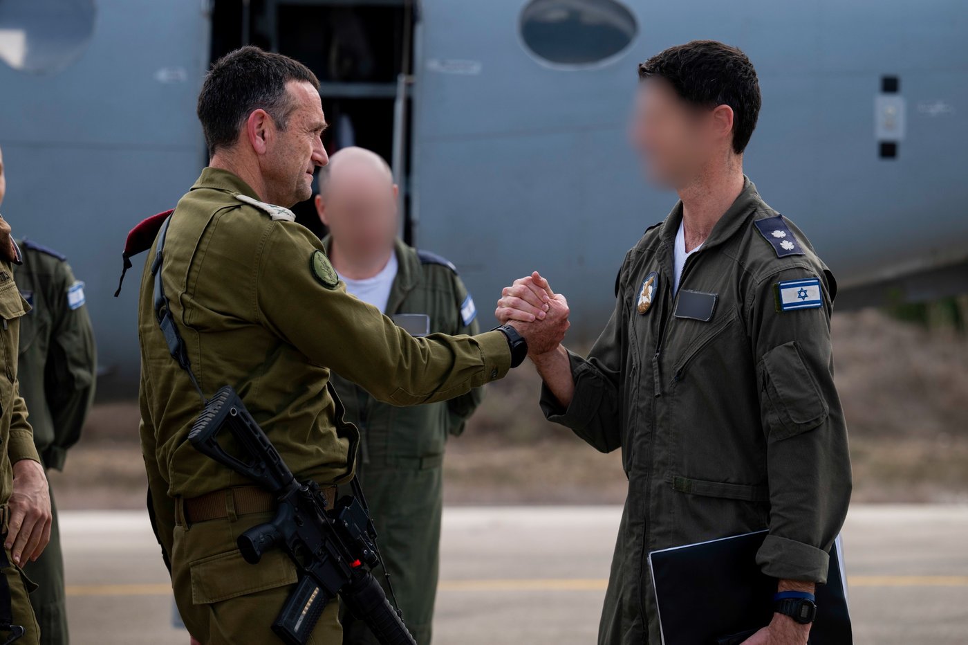 הרמטכ"ל עולה על הטיסה