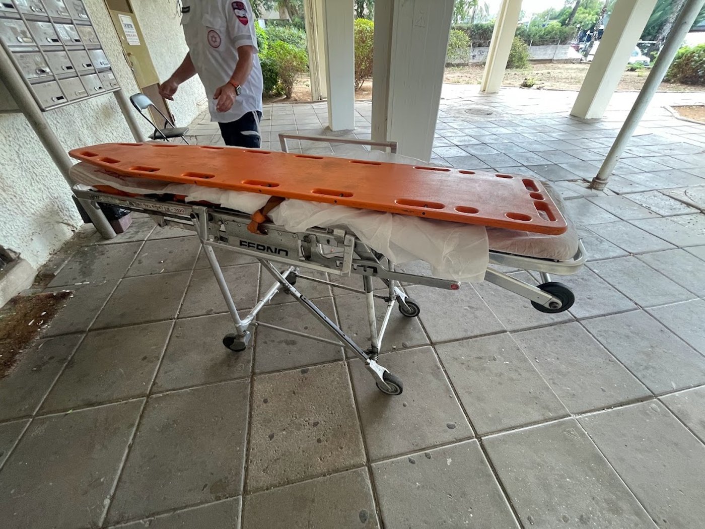 למה החולה צריך להיות דווקא בקומה 4 בבניין בלי מעלית?