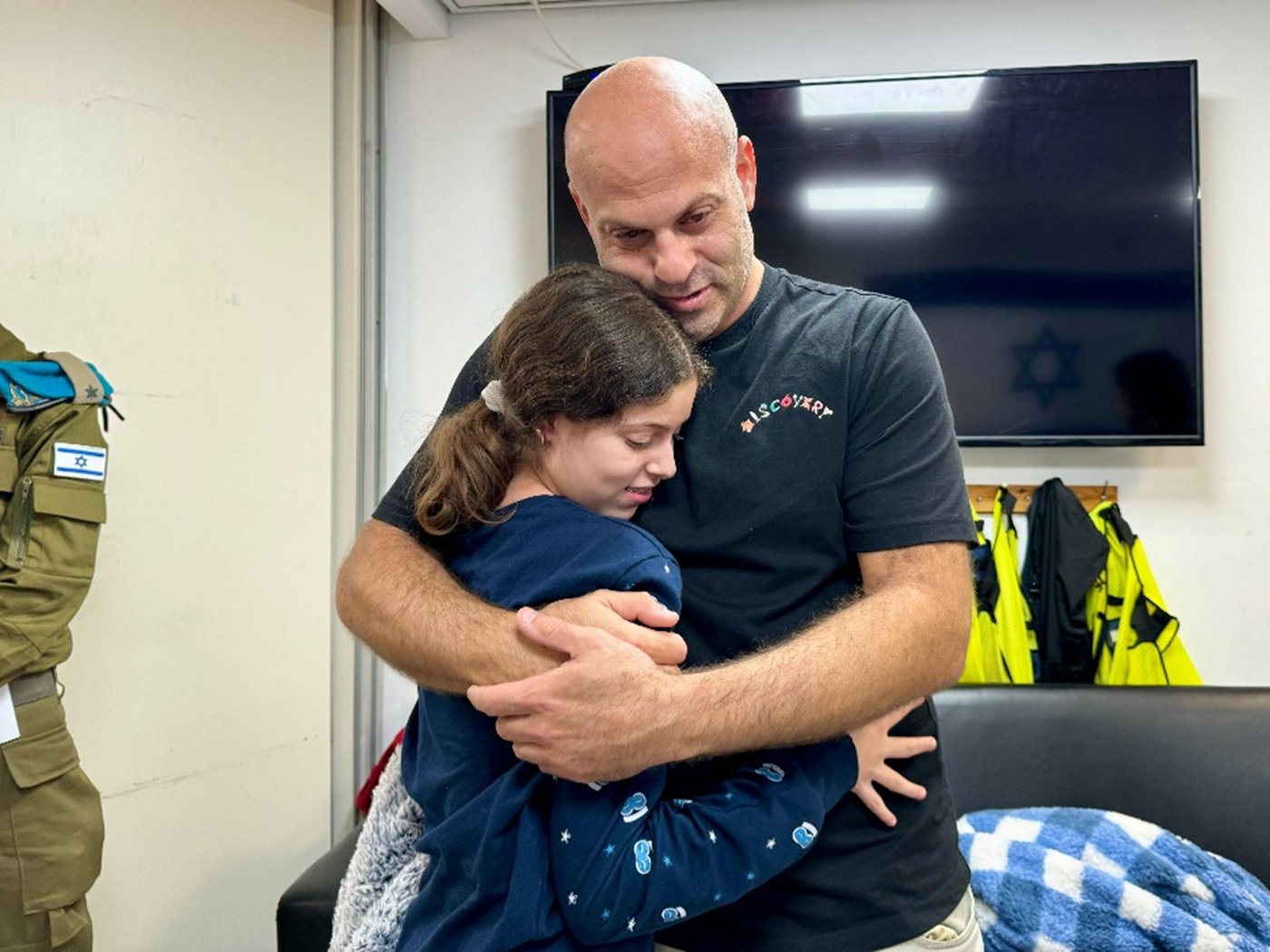 המפגש הראשוני בין הילה רותם שושני ודודה