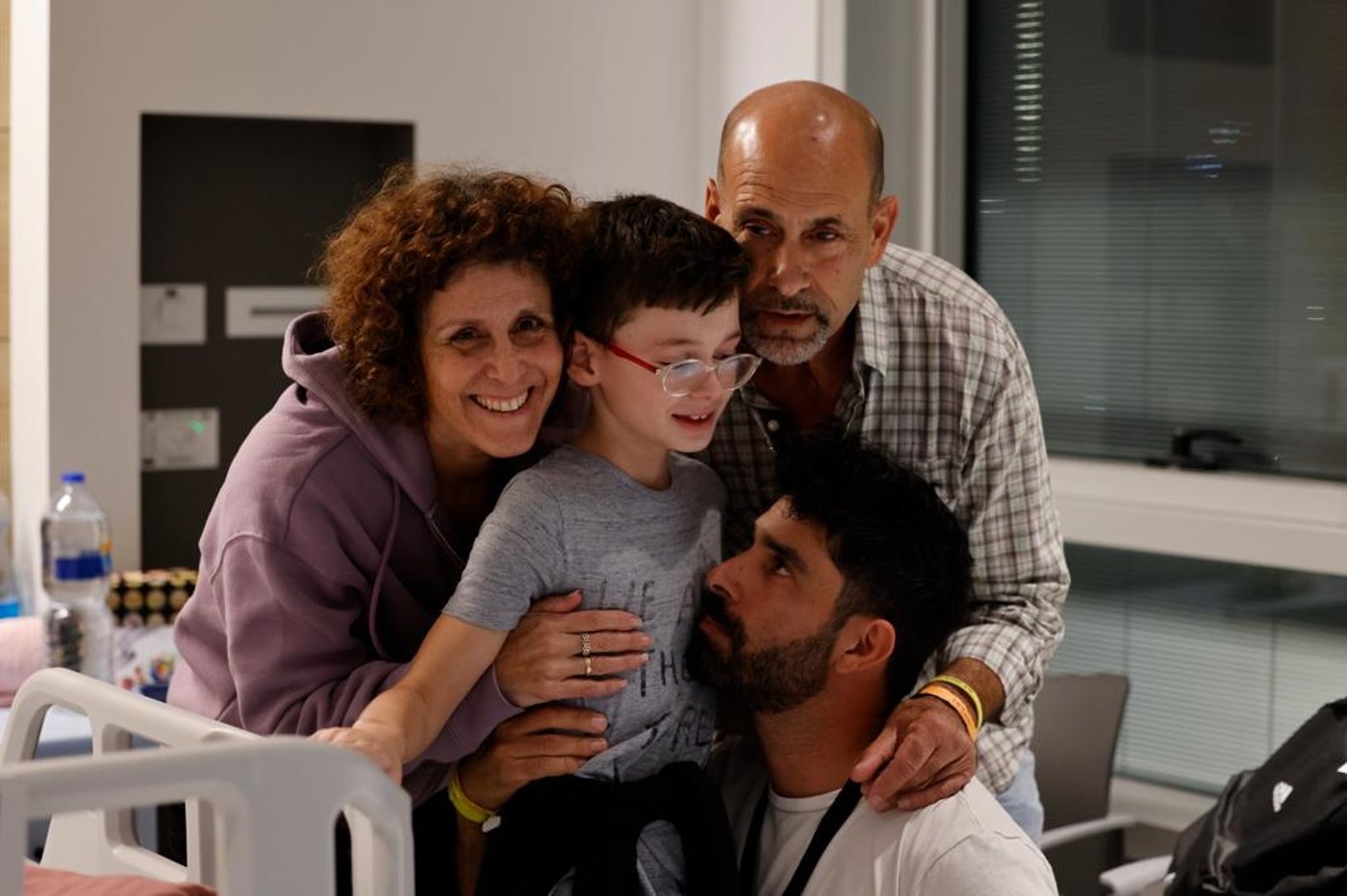 אוהד מונדר מתאחד עם משפחתו