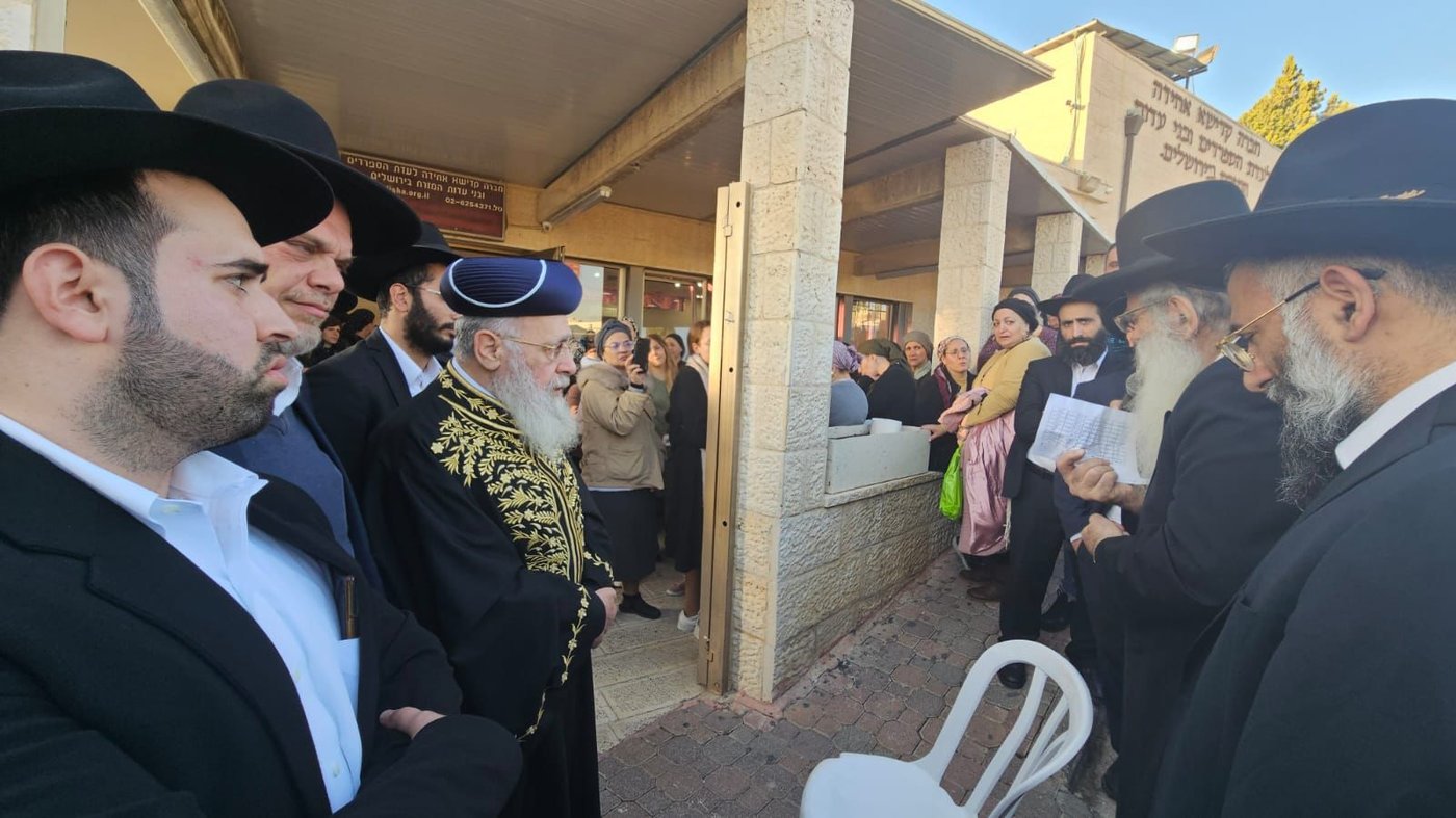 ההלוויה קורעת הלב למרת חנה איפרגן הי"ד שנרצחה בפיגוע הבוקר