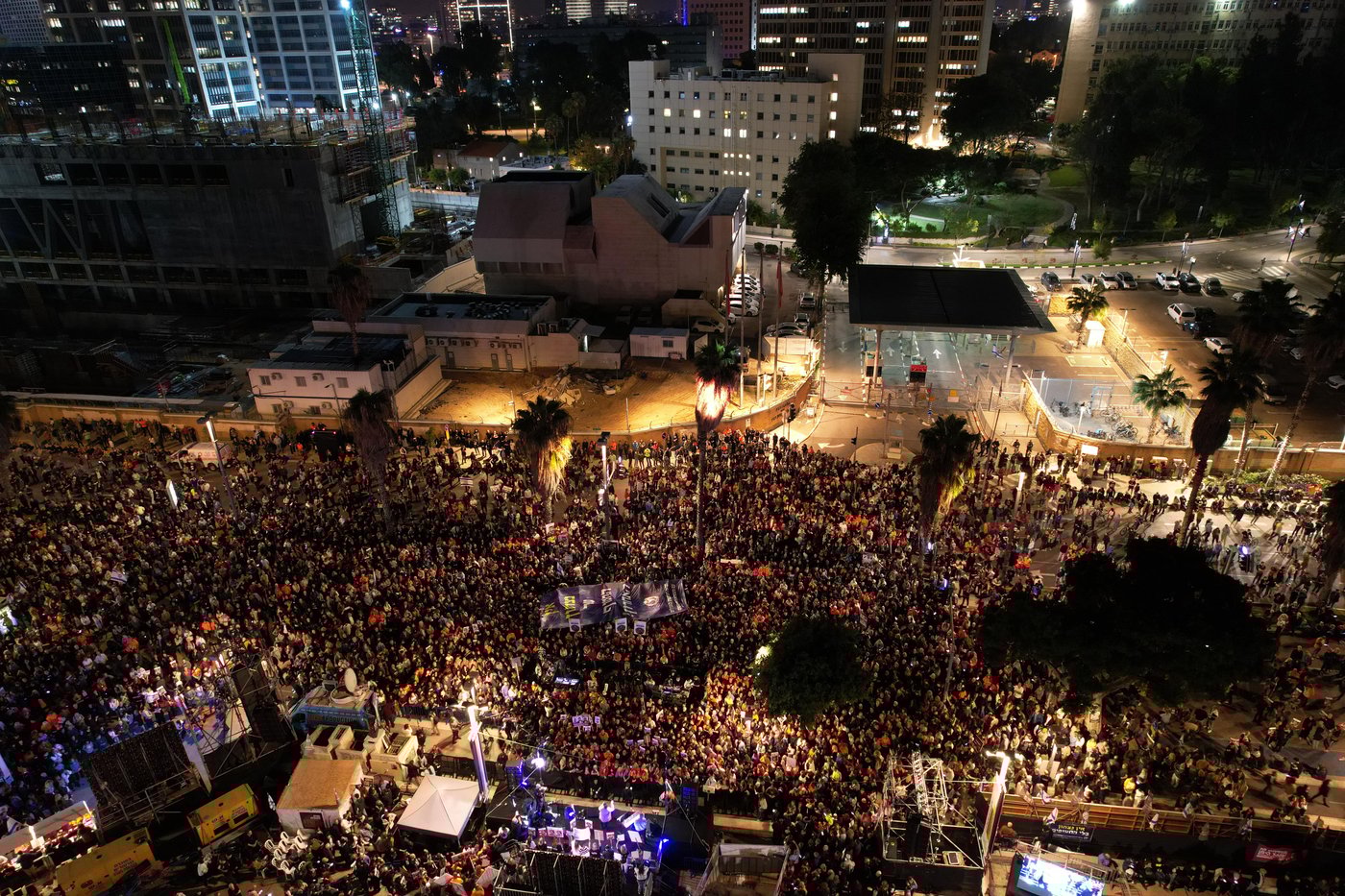 החטופים ששבו הביתה שחזרו את התופת וקראו: ״שחררו את כולם עכשיו״ | תיעוד