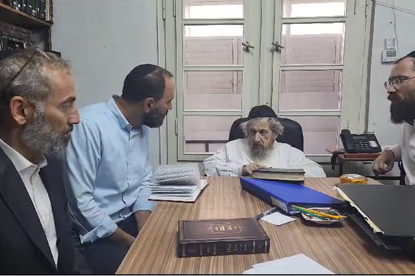 אביו של הירש גולדברג מתברך