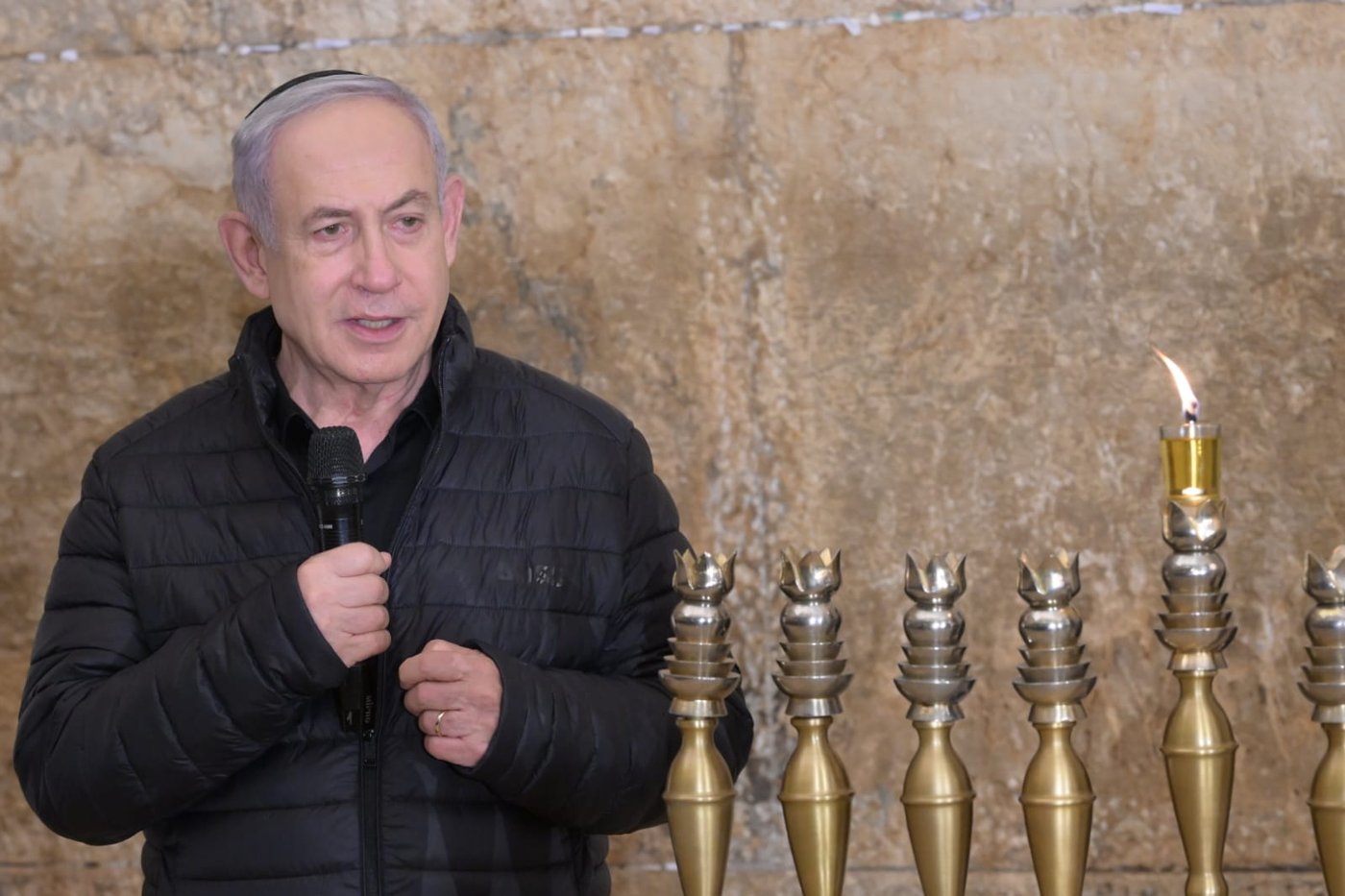 נתניהו הדליק נר חנוכה בכותל עם בן גביר: "נפרק את האויב"