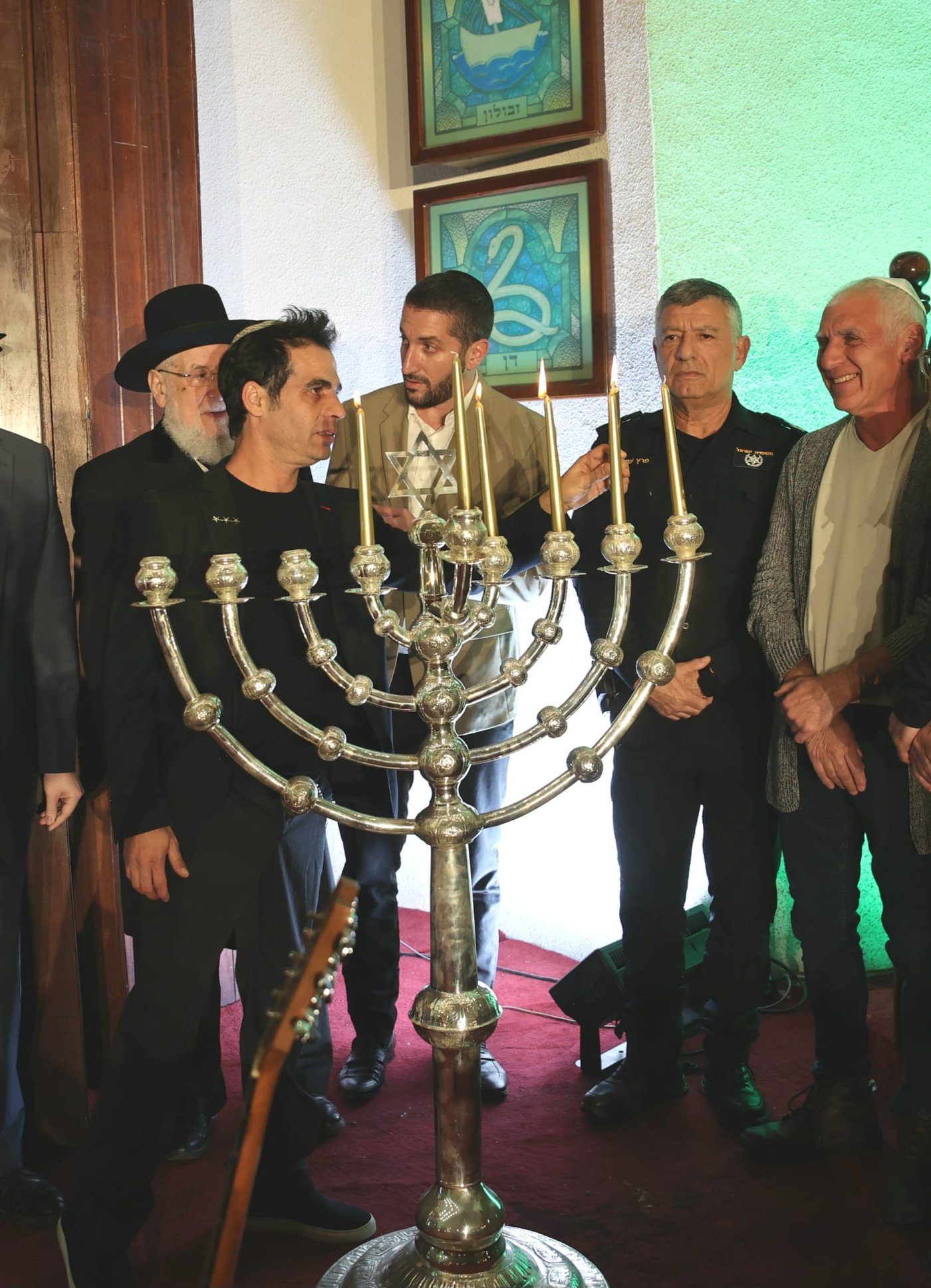 אביב גפן בבית הכנסת