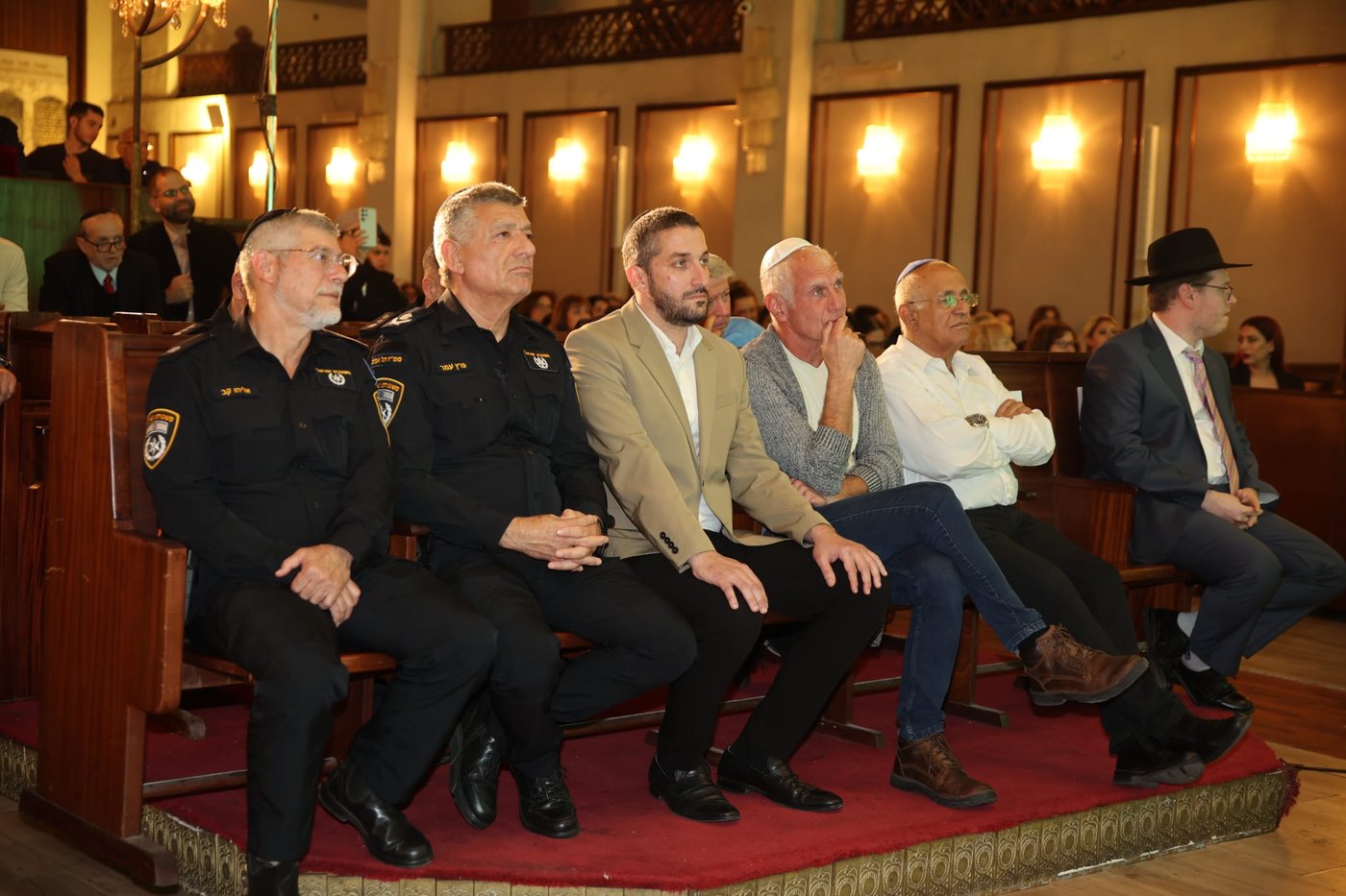 אביב גפן בבית הכנסת