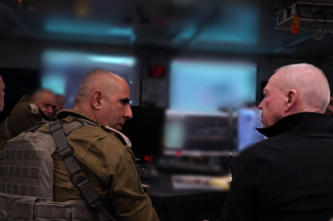 השר גלנט: ״לוחמי צה״ל פועלים עמוק מתחת לקרקע" | צפו