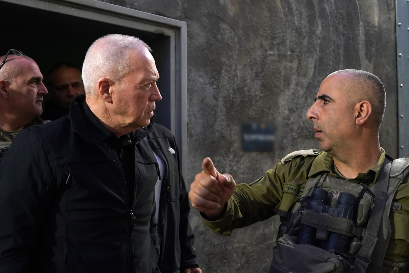 השר גלנט: ״לוחמי צה״ל פועלים עמוק מתחת לקרקע" | צפו