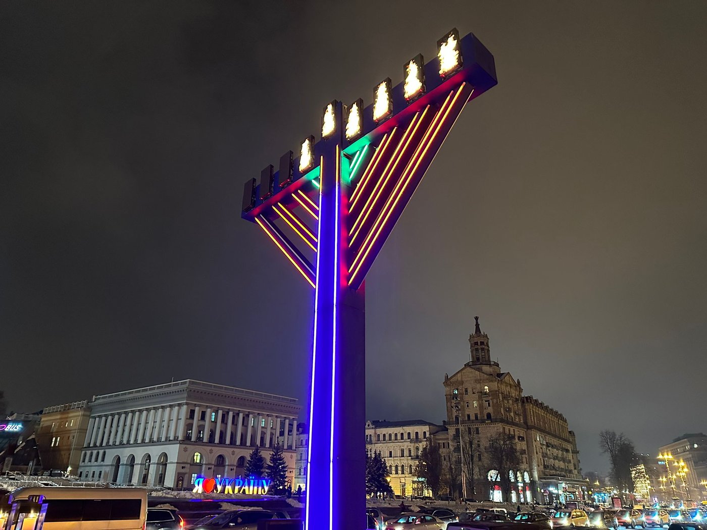 הדלקת השגרירים המרגשת בכיכר המרכזית בלב קייב